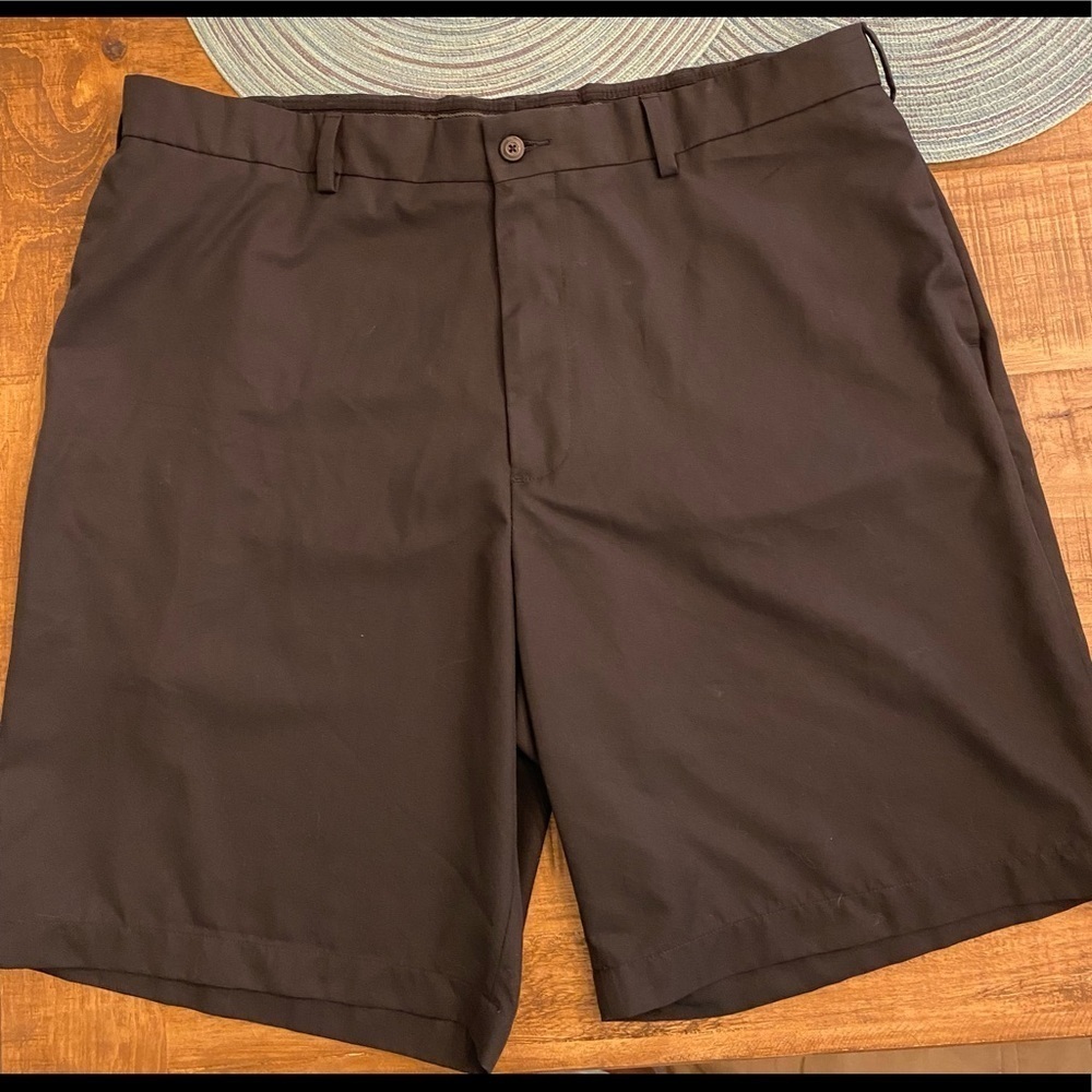 Men’s Pro Tour Black Golf shorts size 38. 100% polyester. Excellent shape